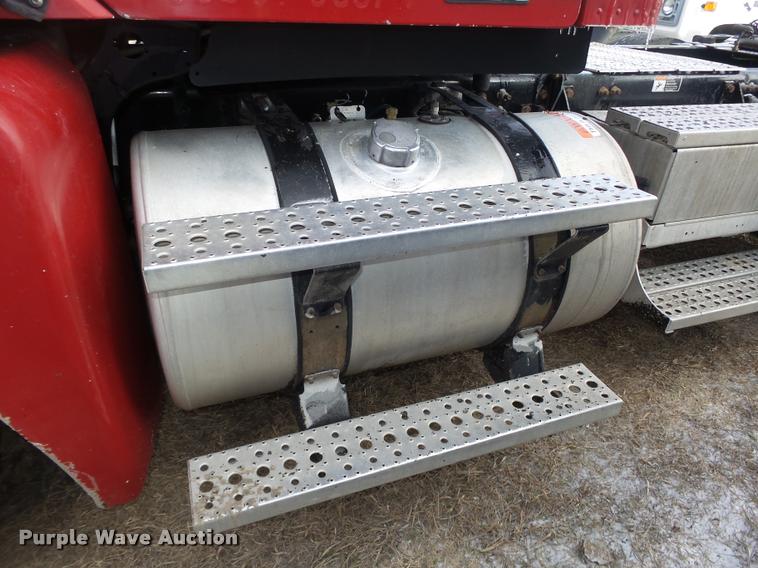 image for item DA0512 2006 Freightliner Columbia semi truck