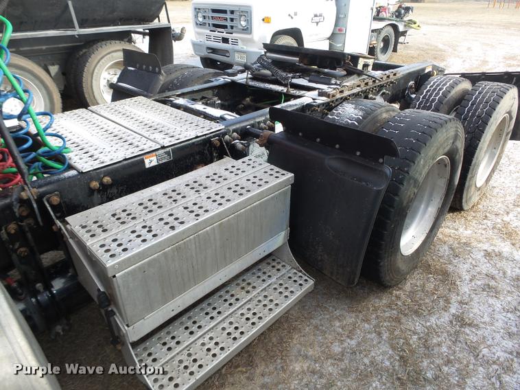 image for item DA0512 2006 Freightliner Columbia semi truck