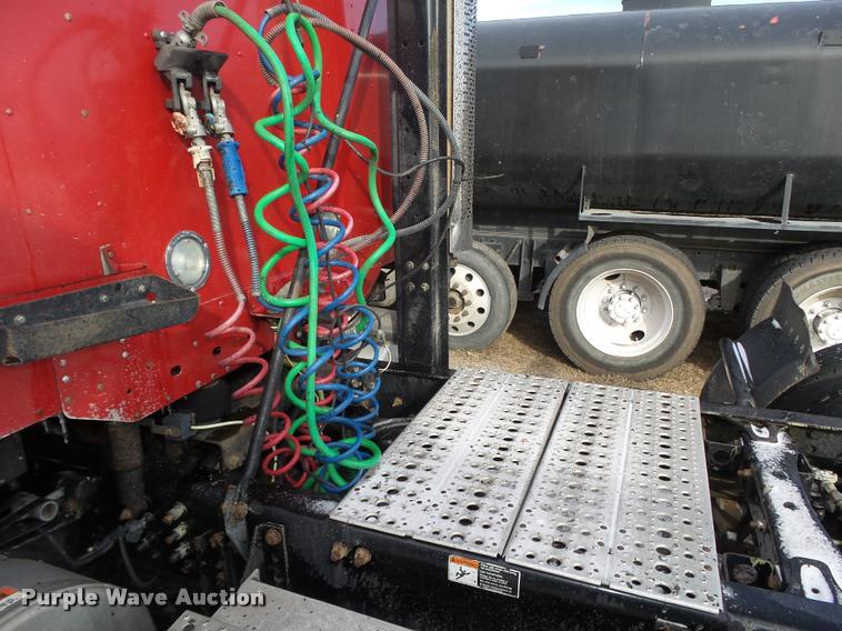 image for item DA0512 2006 Freightliner Columbia semi truck