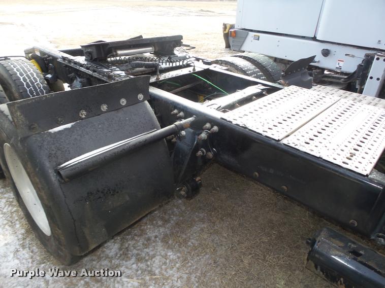 image for item DA0512 2006 Freightliner Columbia semi truck