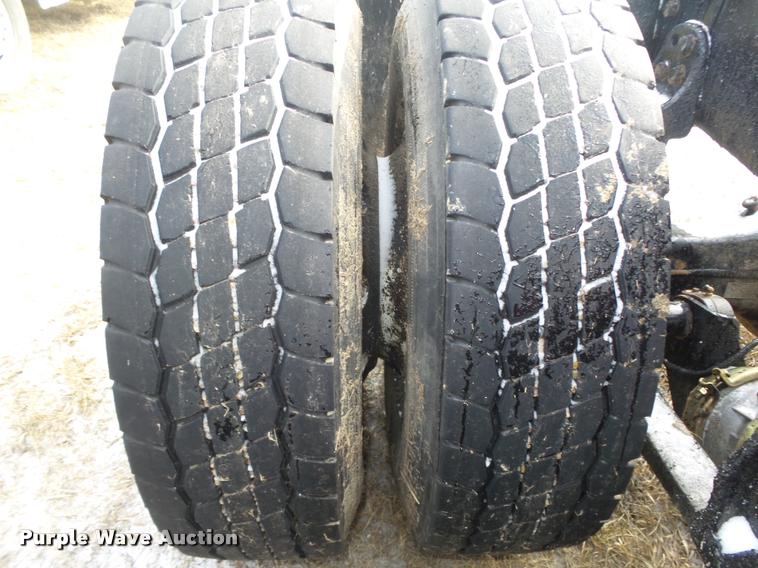 image for item DA0512 2006 Freightliner Columbia semi truck