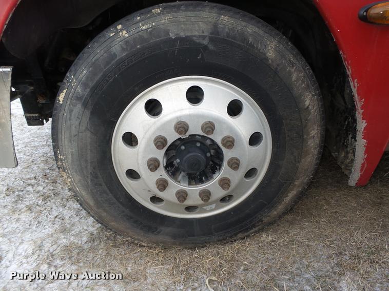 image for item DA0512 2006 Freightliner Columbia semi truck