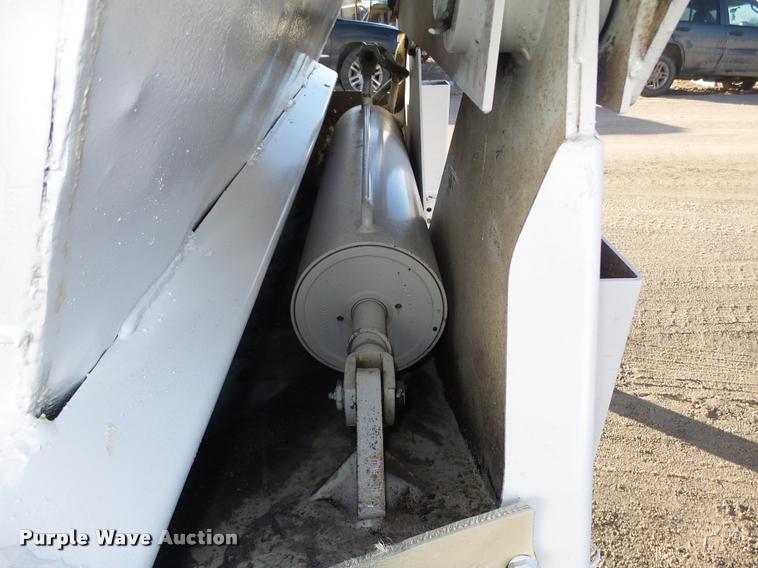 image for item DA0519 2013 Dakota 4300BDT bottom dump trailer