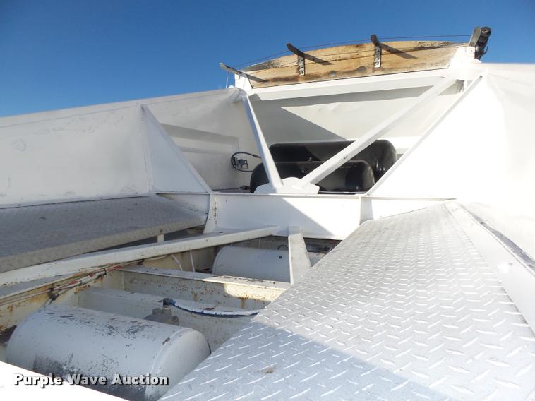 image for item DA0519 2013 Dakota 4300BDT bottom dump trailer