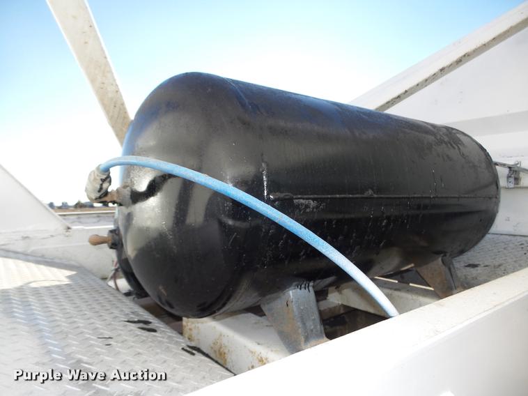 image for item DA0519 2013 Dakota 4300BDT bottom dump trailer