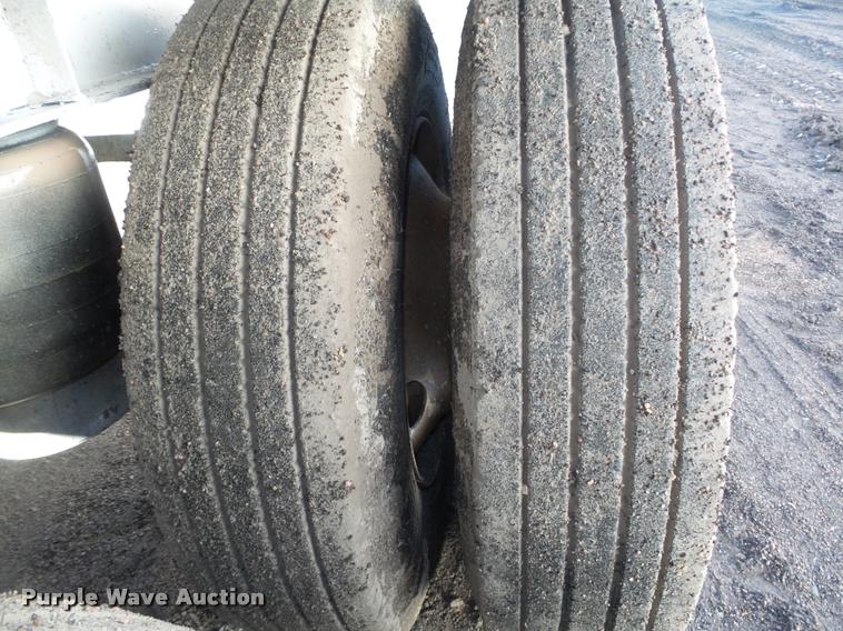 image for item DA0519 2013 Dakota 4300BDT bottom dump trailer