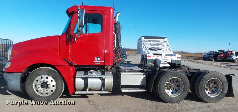 image for item DA0520 2007 Freightliner Columbia semi truck