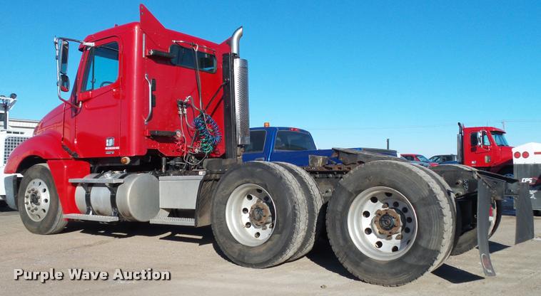 image for item DA0520 2007 Freightliner Columbia semi truck