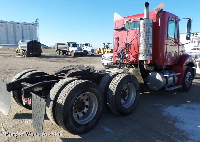 image for item DA0520 2007 Freightliner Columbia semi truck