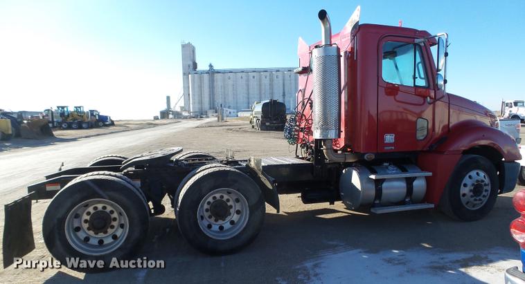 image for item DA0520 2007 Freightliner Columbia semi truck