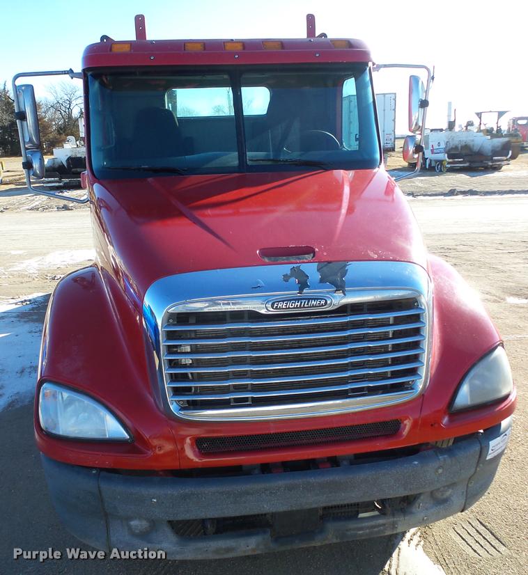 image for item DA0520 2007 Freightliner Columbia semi truck