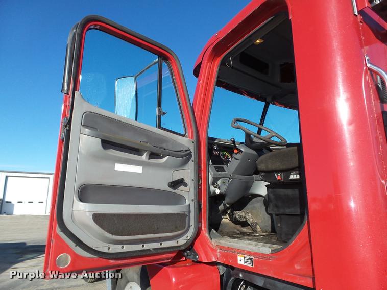 image for item DA0520 2007 Freightliner Columbia semi truck