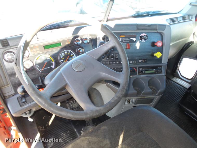 image for item DA0520 2007 Freightliner Columbia semi truck