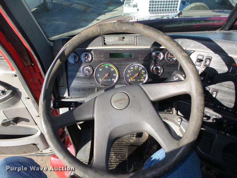 image for item DA0520 2007 Freightliner Columbia semi truck