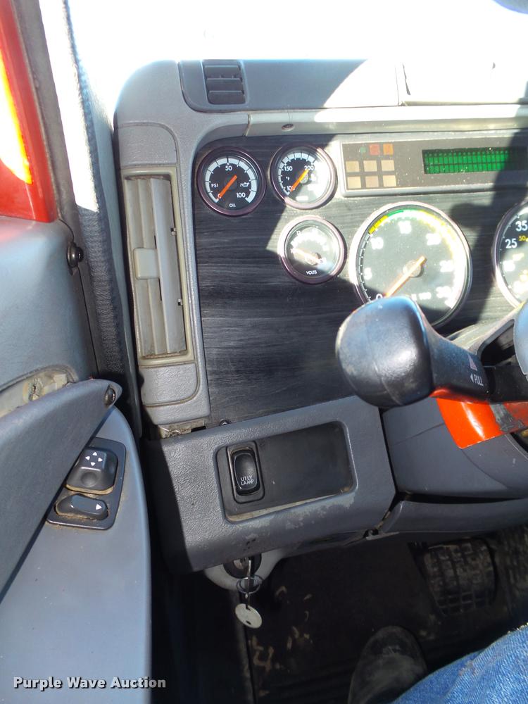 image for item DA0520 2007 Freightliner Columbia semi truck