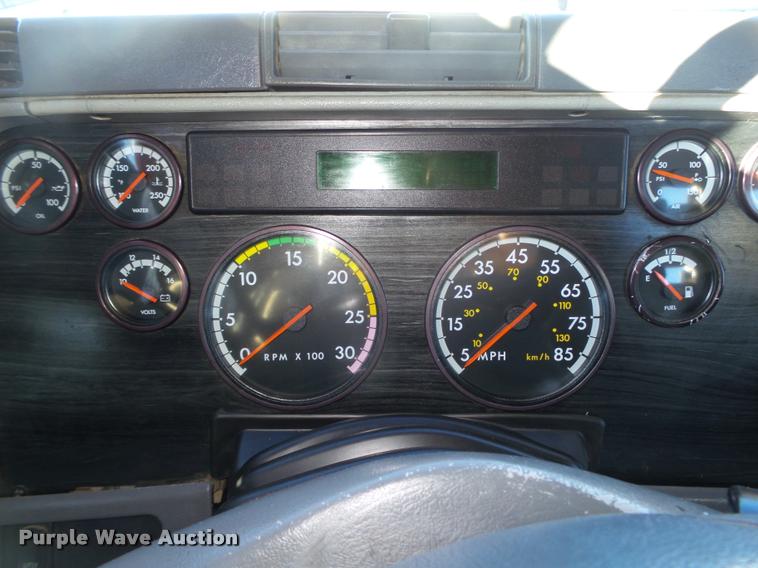 image for item DA0520 2007 Freightliner Columbia semi truck