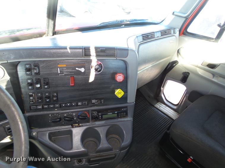 image for item DA0520 2007 Freightliner Columbia semi truck