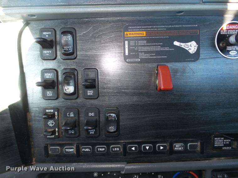 image for item DA0520 2007 Freightliner Columbia semi truck