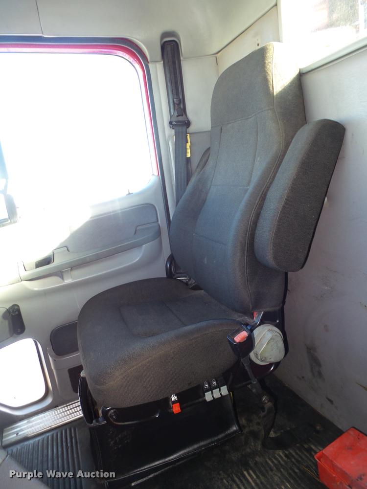 image for item DA0520 2007 Freightliner Columbia semi truck