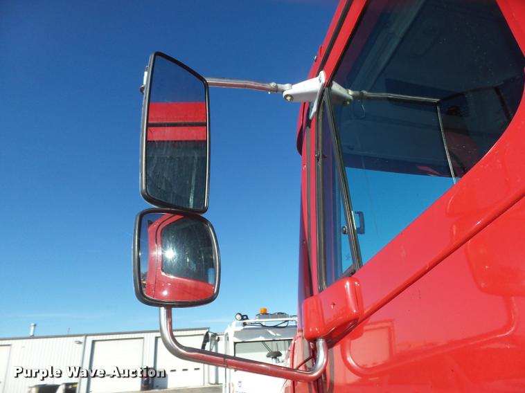 image for item DA0520 2007 Freightliner Columbia semi truck