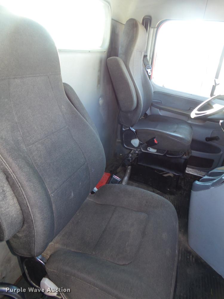 image for item DA0520 2007 Freightliner Columbia semi truck