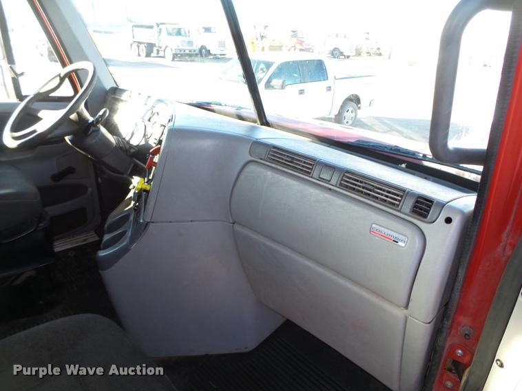 image for item DA0520 2007 Freightliner Columbia semi truck