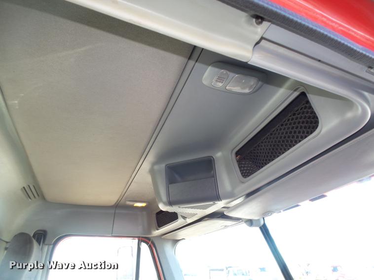 image for item DA0520 2007 Freightliner Columbia semi truck