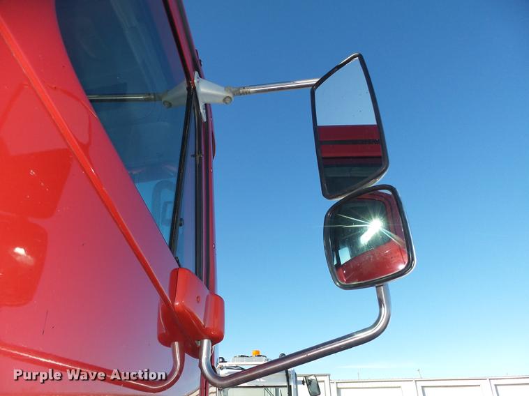 image for item DA0520 2007 Freightliner Columbia semi truck