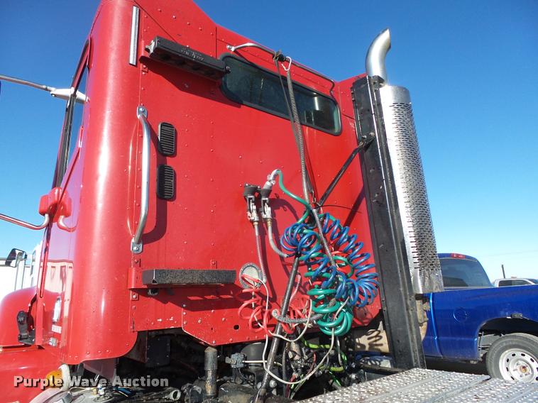 image for item DA0520 2007 Freightliner Columbia semi truck