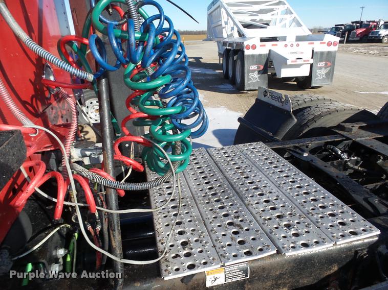 image for item DA0520 2007 Freightliner Columbia semi truck