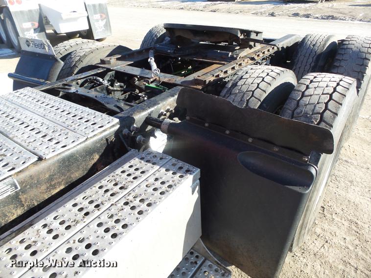 image for item DA0520 2007 Freightliner Columbia semi truck