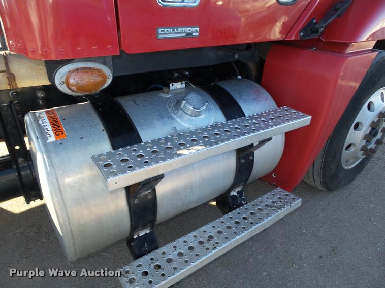 image for item DA0520 2007 Freightliner Columbia semi truck