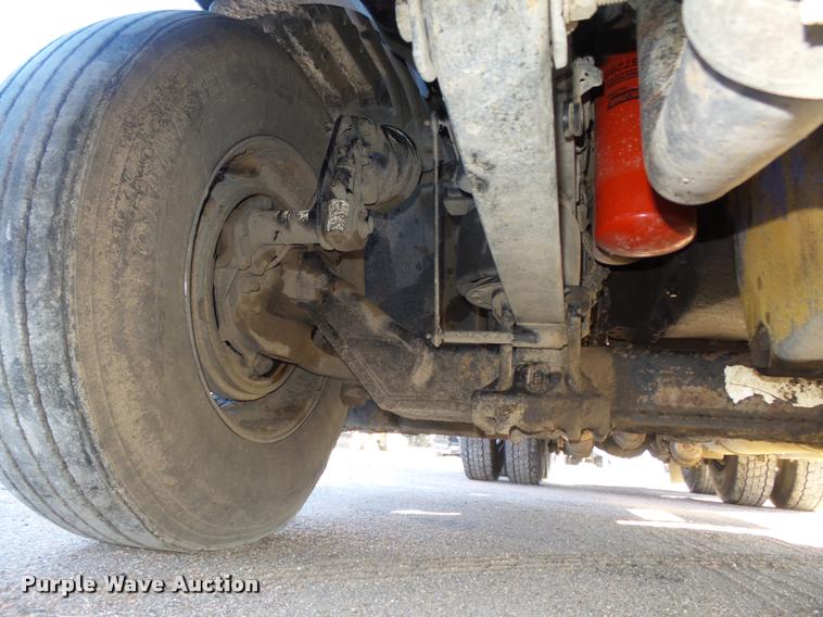 image for item DA0520 2007 Freightliner Columbia semi truck