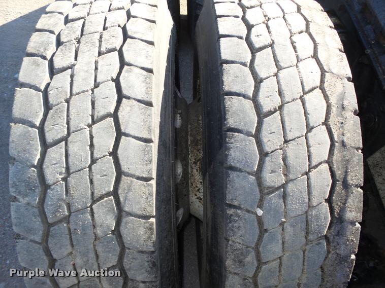 image for item DA0520 2007 Freightliner Columbia semi truck