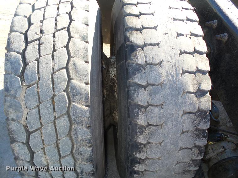 image for item DA0520 2007 Freightliner Columbia semi truck