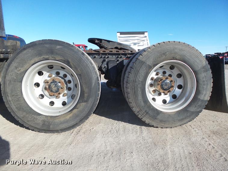 image for item DA0520 2007 Freightliner Columbia semi truck