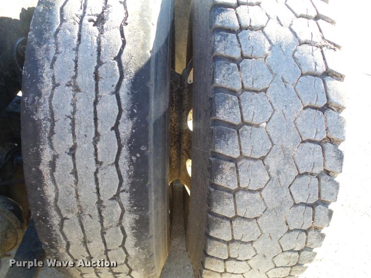 image for item DA0520 2007 Freightliner Columbia semi truck