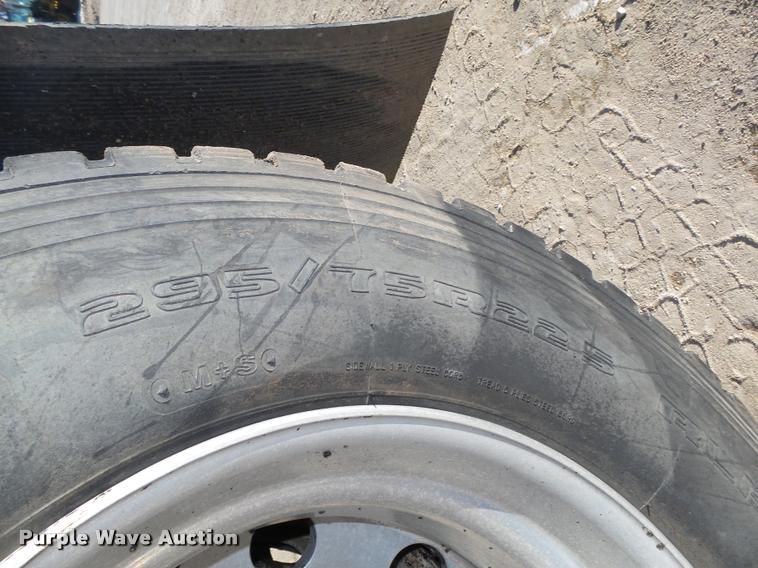 image for item DA0520 2007 Freightliner Columbia semi truck