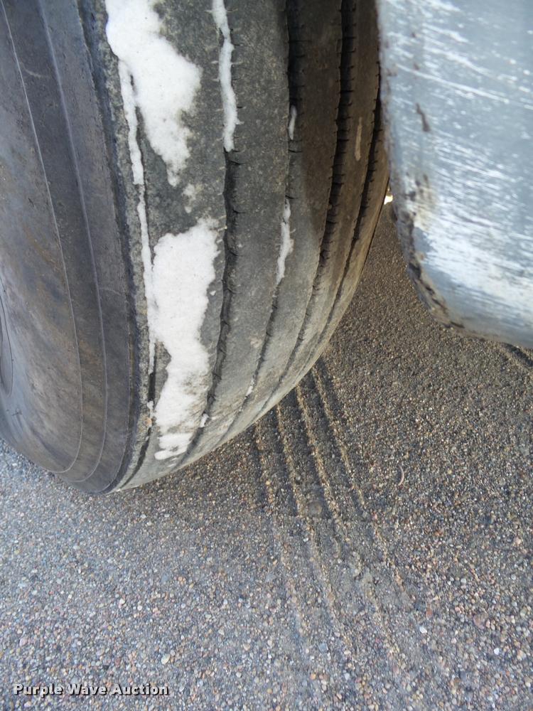 image for item DA0520 2007 Freightliner Columbia semi truck