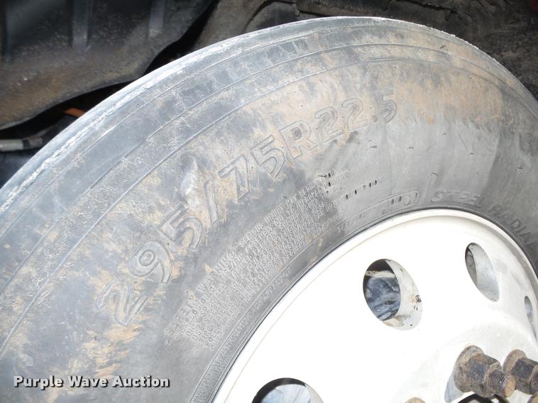 image for item DA0520 2007 Freightliner Columbia semi truck