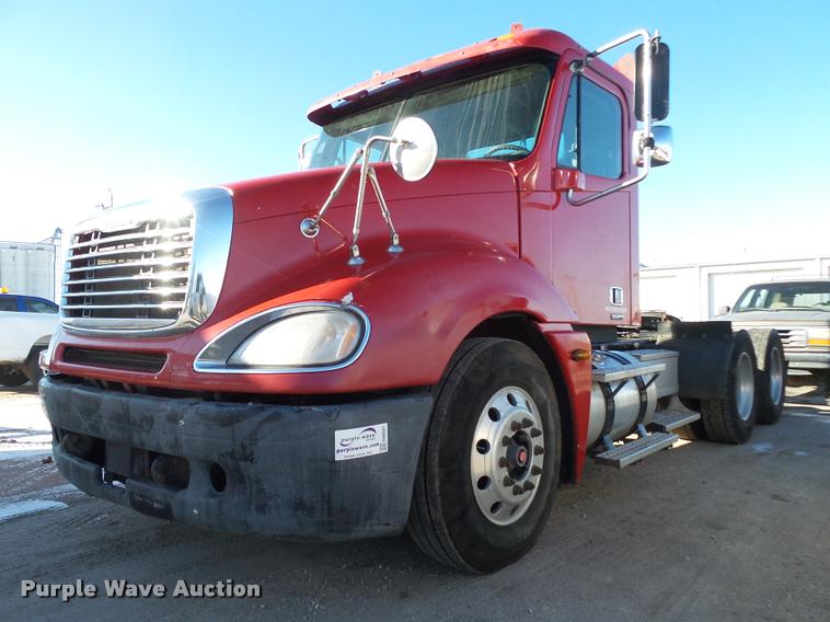 image for item DA0521 2006 Freightliner Columbia semi truck