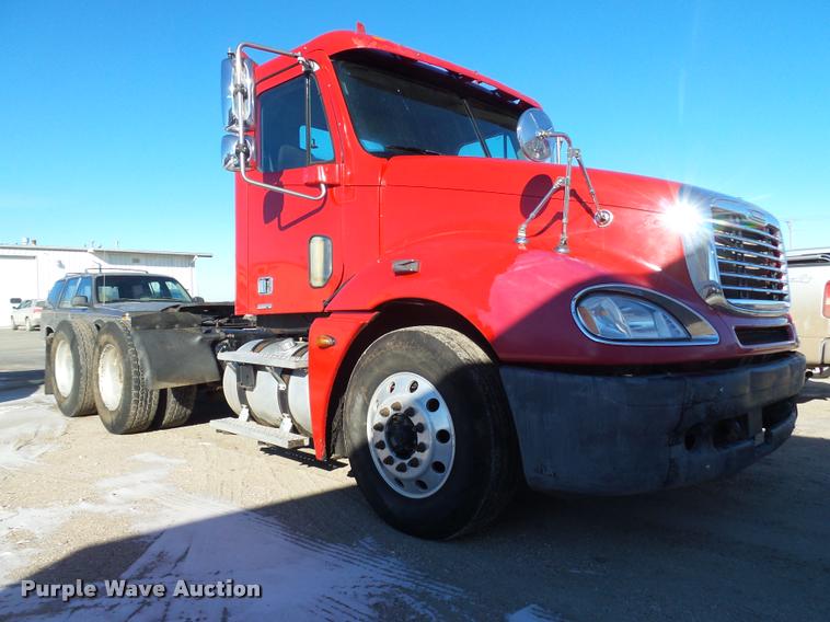 image for item DA0521 2006 Freightliner Columbia semi truck