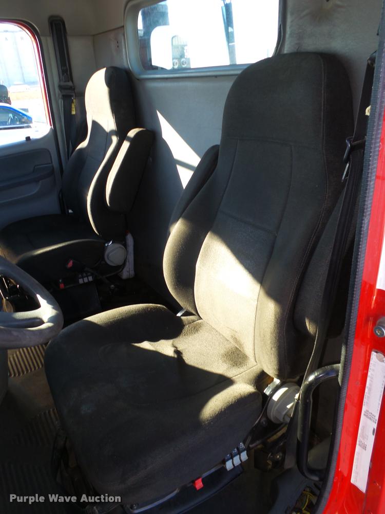 image for item DA0521 2006 Freightliner Columbia semi truck