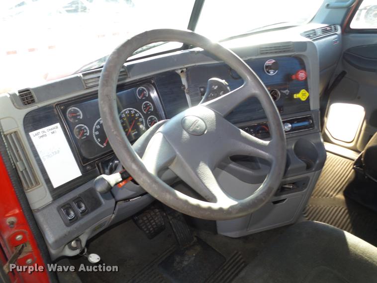 image for item DA0521 2006 Freightliner Columbia semi truck