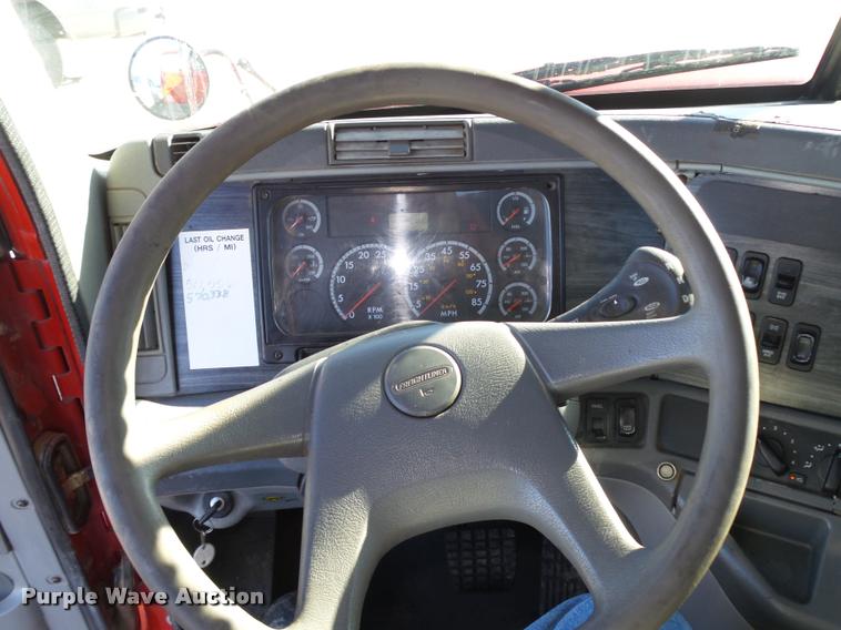 image for item DA0521 2006 Freightliner Columbia semi truck