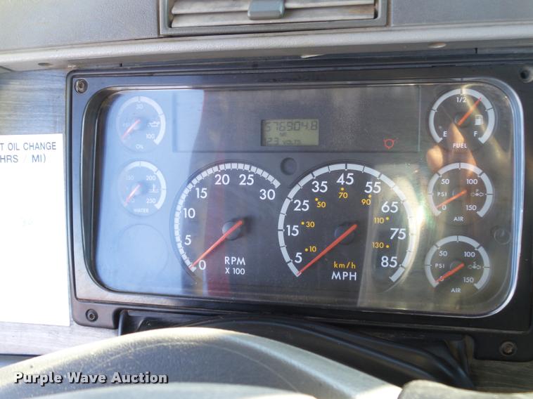 image for item DA0521 2006 Freightliner Columbia semi truck