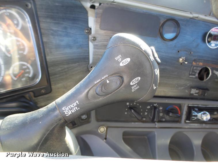 image for item DA0521 2006 Freightliner Columbia semi truck