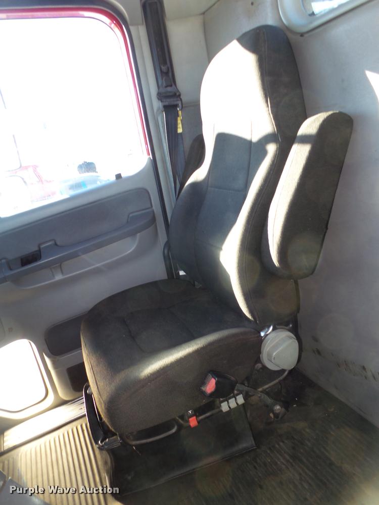 image for item DA0521 2006 Freightliner Columbia semi truck