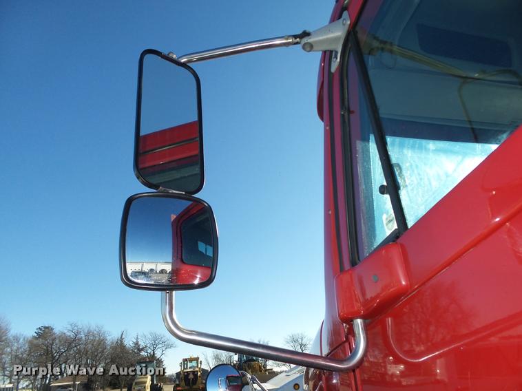 image for item DA0521 2006 Freightliner Columbia semi truck