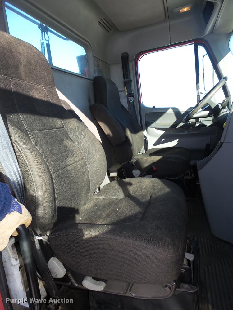 image for item DA0521 2006 Freightliner Columbia semi truck